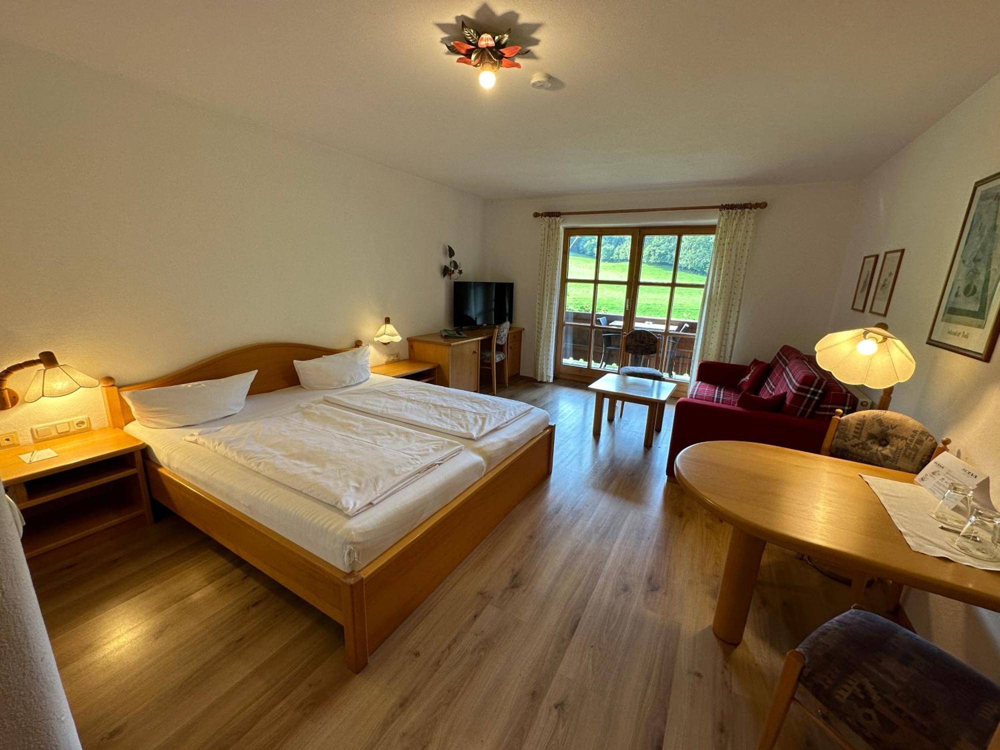 Landhotel Maiergschwendt Inkl Chiemgaukarte โรพอลดิง ภายนอก รูปภาพ